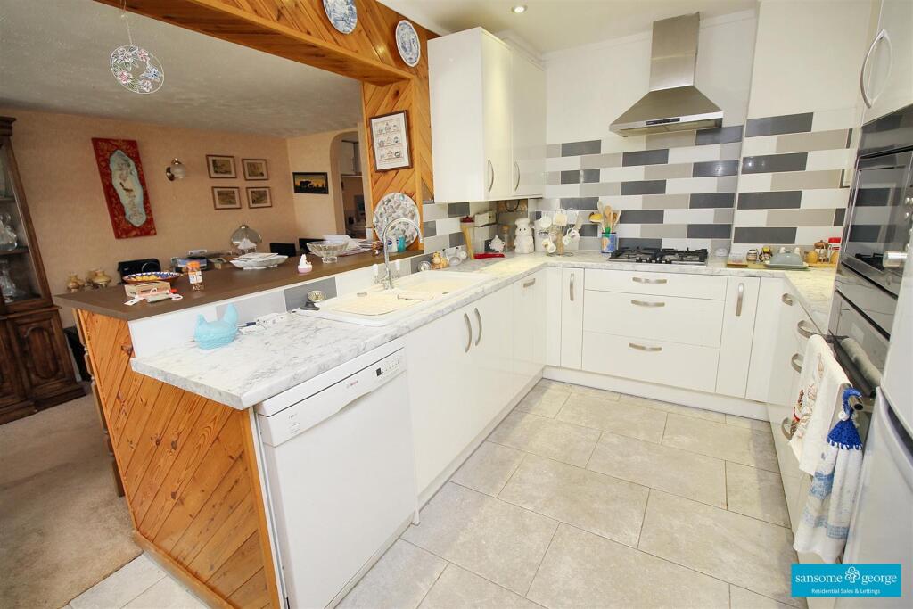 White Lodge Close, Tilehurst, Reading – pohled 6