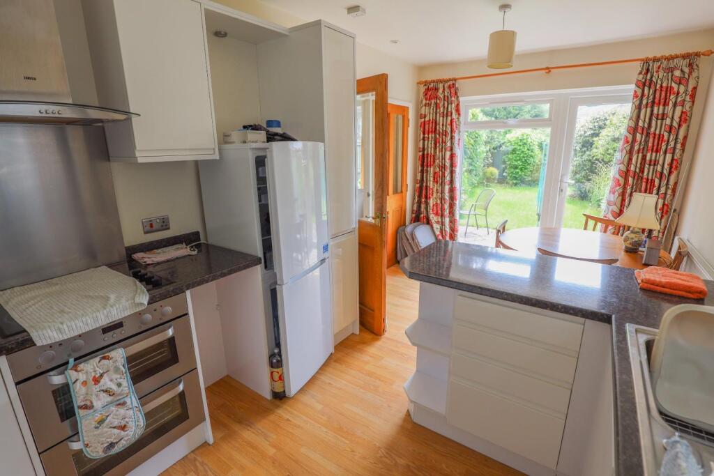 House in Cowbridge, Llanblethian - View 5