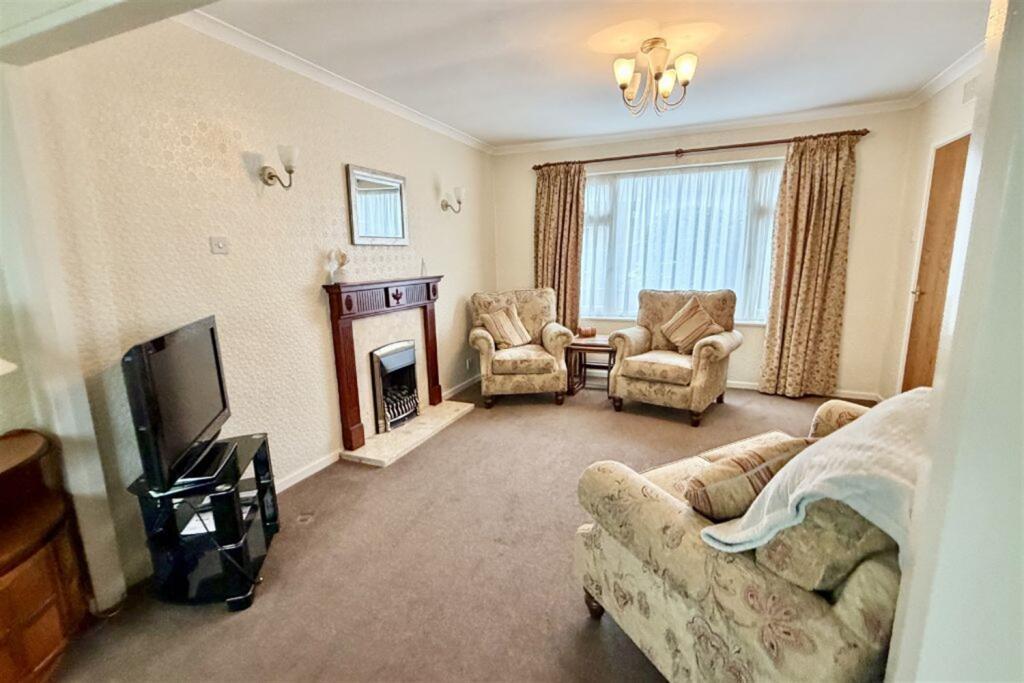 House in Nottingham, Beeston - More