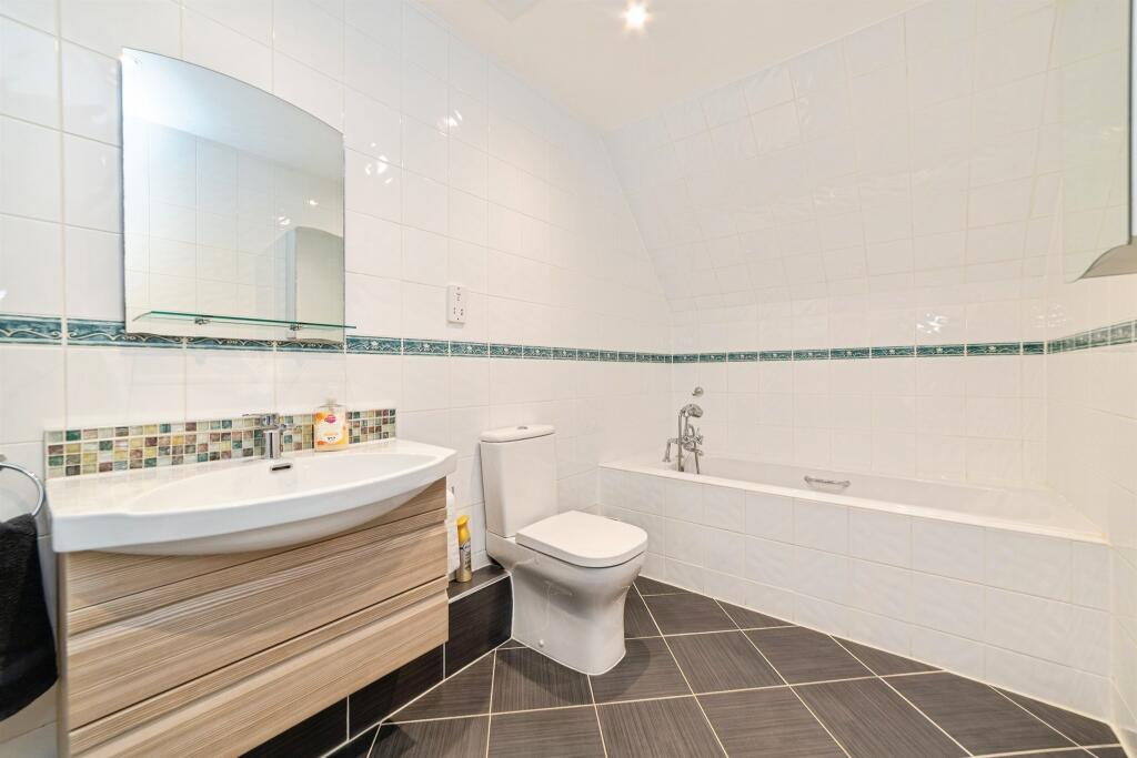 Additional image 13 of Canonsfield Road, Welwyn