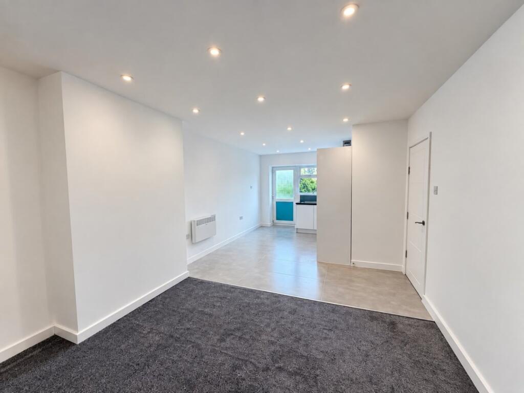 Apartment in Hemel Hempstead - View 3