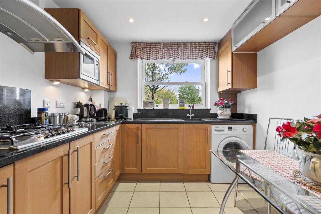 Apartment in London, Chingford Green, Chingford - More