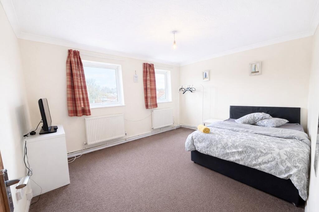 Main image of property: Rayleigh Road (Bedroom 1), Thundersley, Benfleet, Essex, SS7