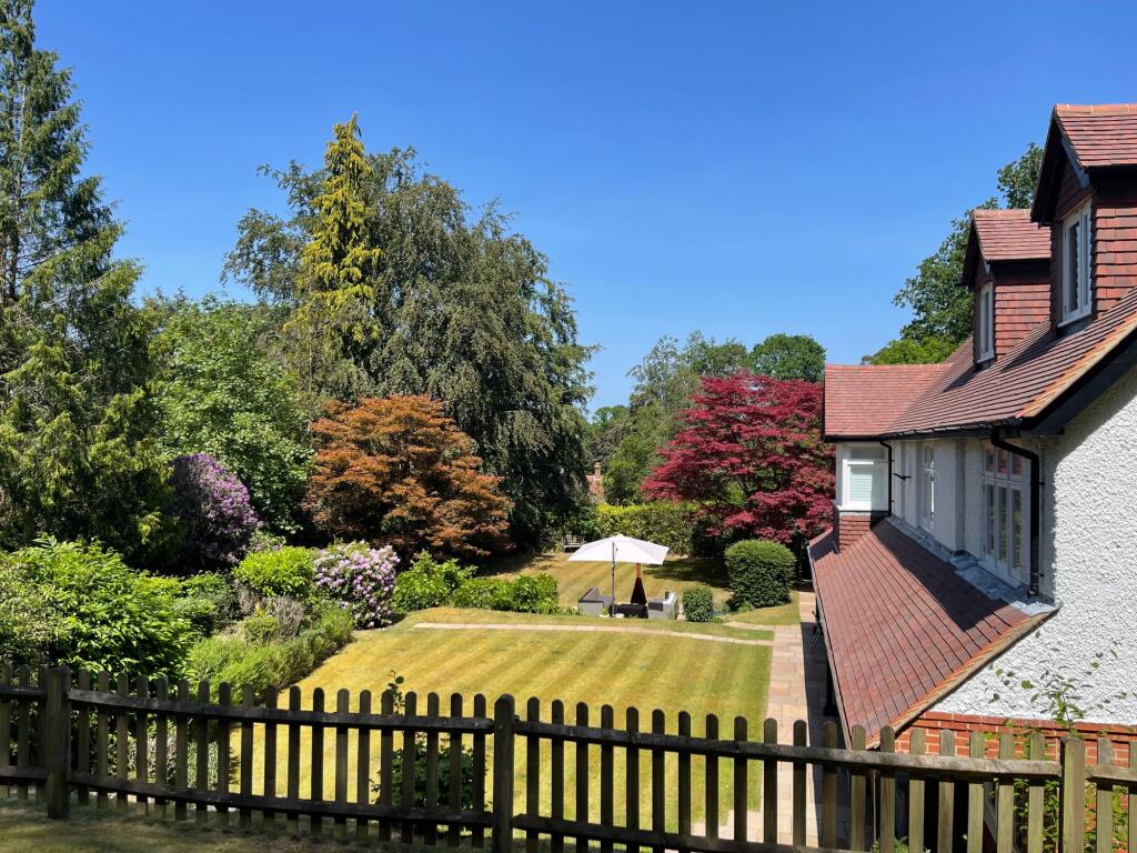 House in Waverley, Lower Bourne, Farnham - View 5