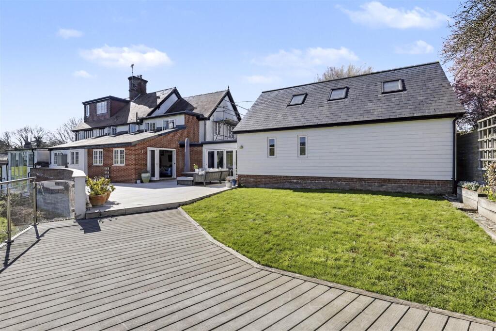 House in Uttlesford, Saffron Walden - More