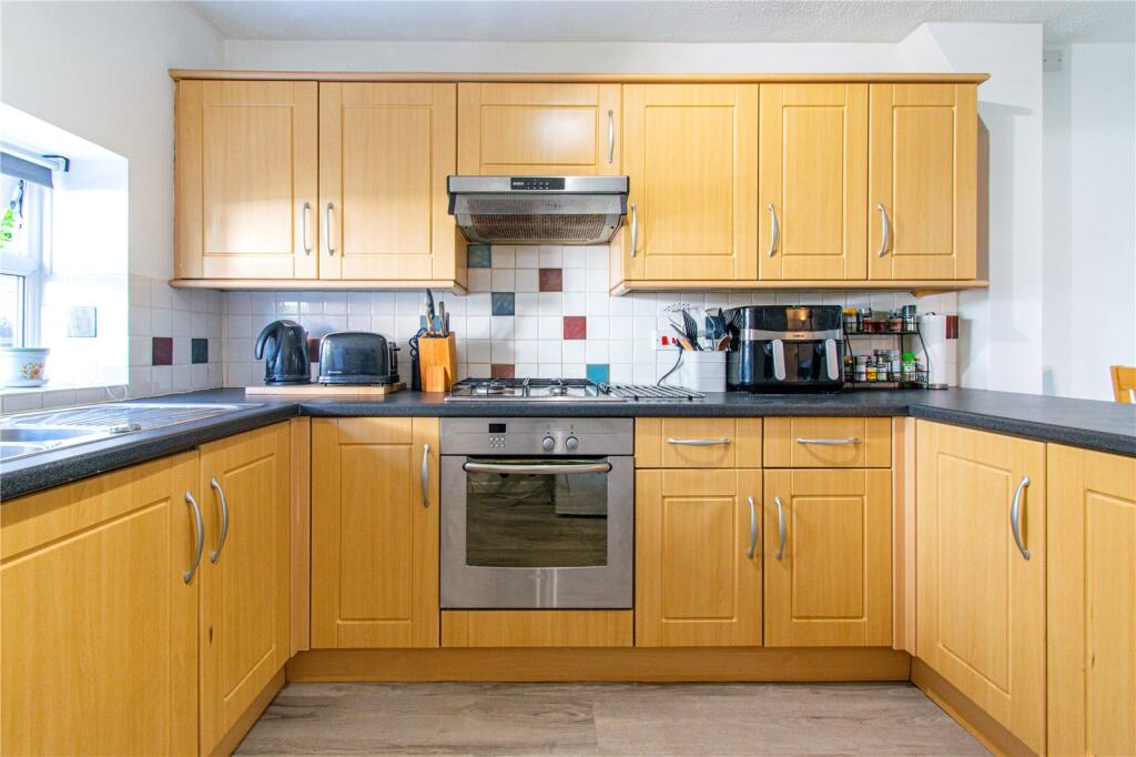 House in Basingstoke and Deane, Kingsclere - More