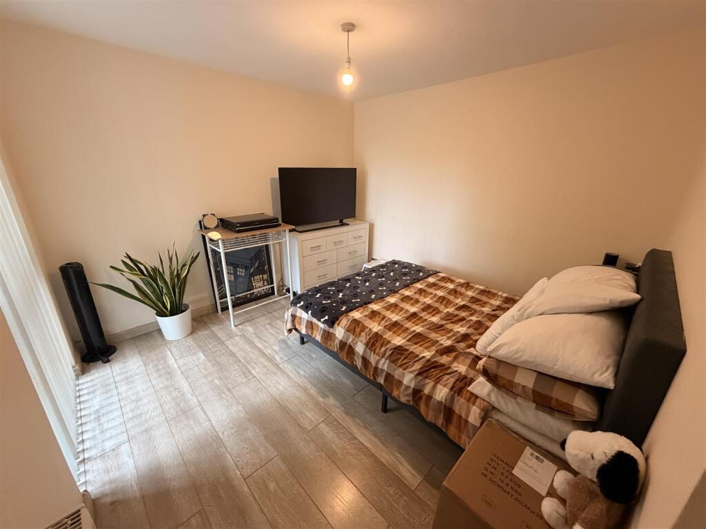 Apartment in London, Oakwood, Southgate - View 4