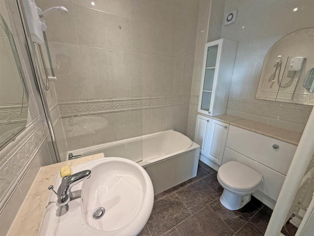 Apartment in Newcastle upon Tyne - View 5