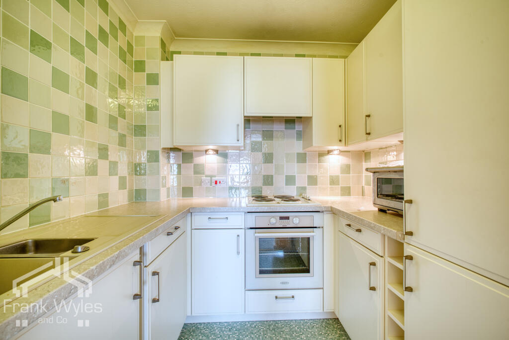 Flat 67, Poplar Court, Kings Road, Lytham St. Annes, Lancashire photo 4
