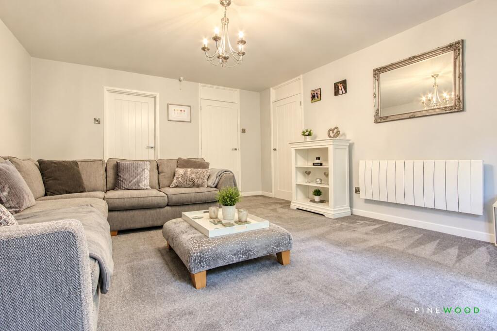 House in Chesterfield, Derbyshire - More