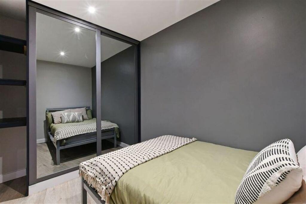 Apartment in Sheffield - More