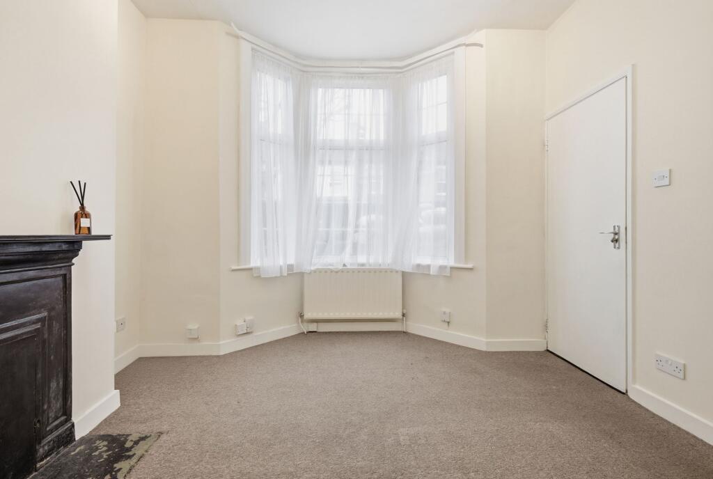 Apartment in London, Temple Mills, Leytonstone - More