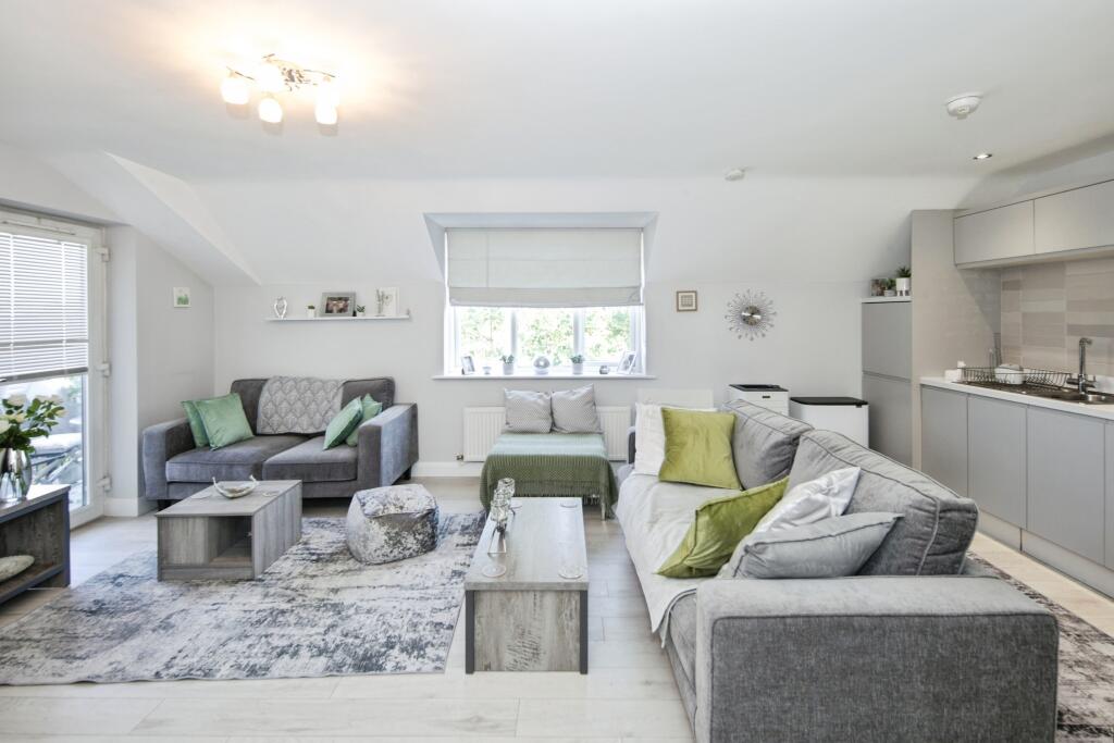 Apartment in Nuneaton and Bedworth, Warwickshire - View 4