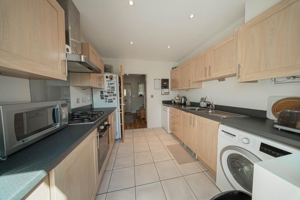 Kingfisher Drive, Haywards Heath, RH16 photo 4
