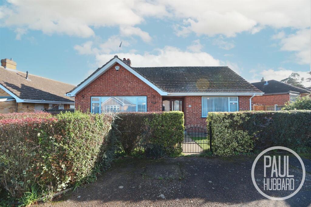 2-bed bungalow on Yew Tree Close, Bradwell, Great Yarmouth, £280,000