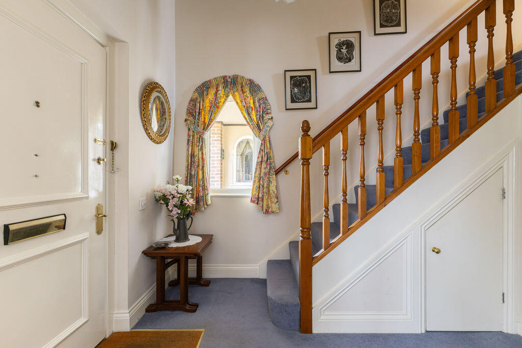 2, Church Place, Uxbridge photo 3