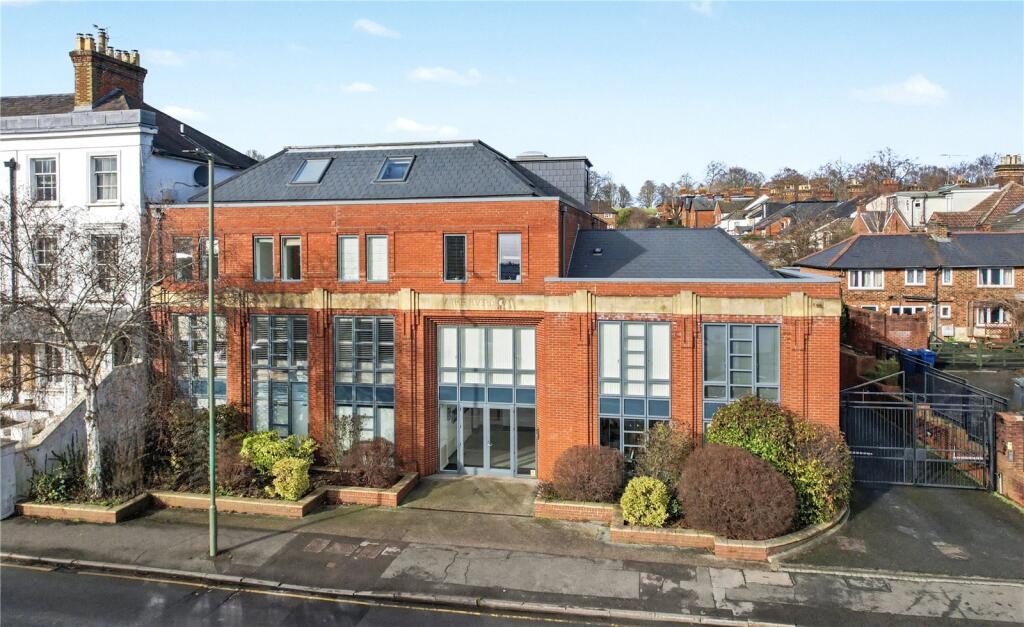 Main image of property: East Street, Farnham, Surrey, GU9