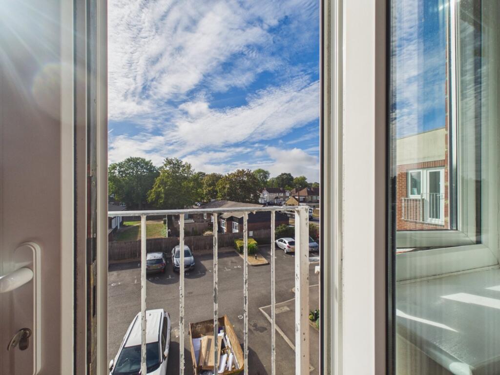 Apartment in Slough - View 4