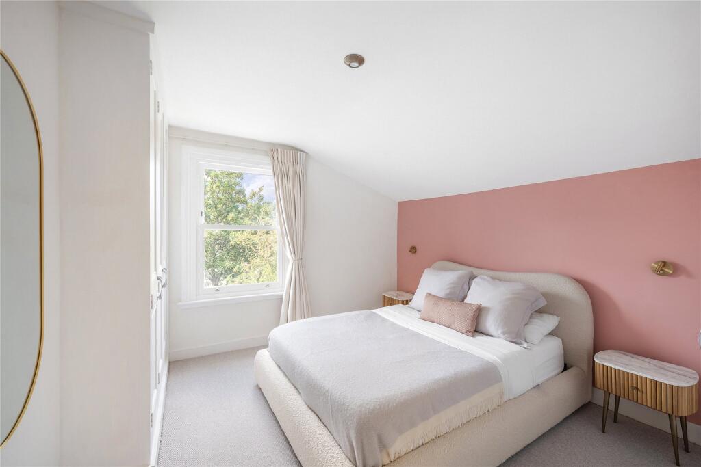Apartment in London - More