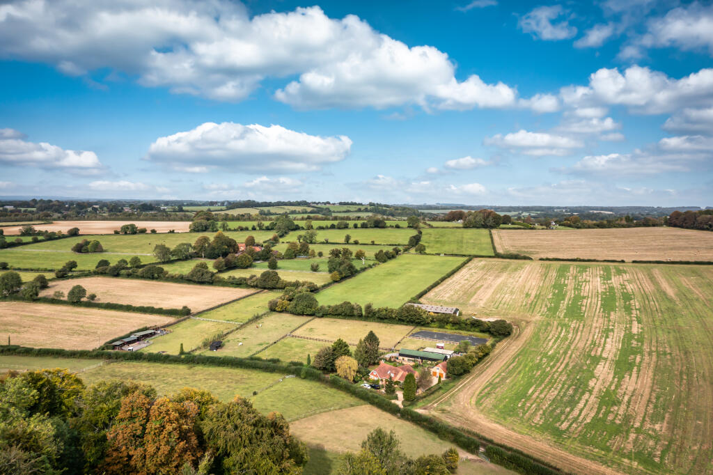 5-bed detached on Dundridge Lane, Bishops Waltham, SO32, £1,750,000