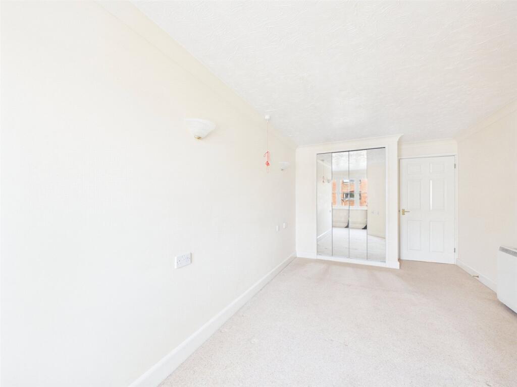 Westgate Street, Gloucester, Gloucestershire, GL1 - More