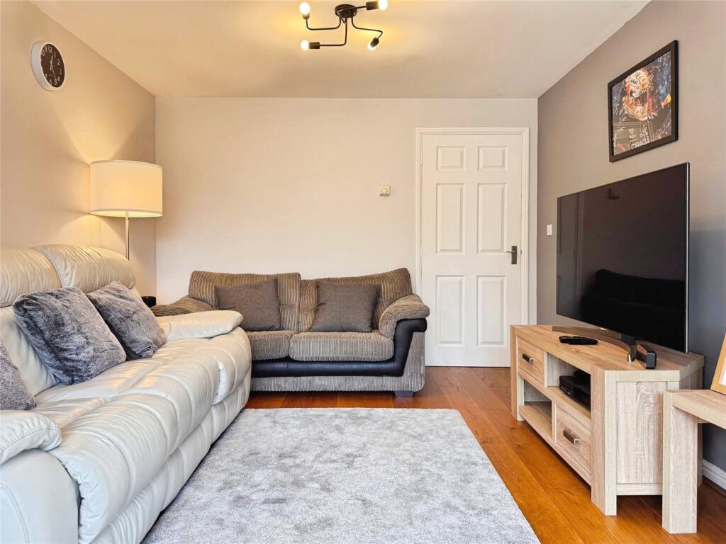 Darwin Crescent, Loughborough, Leicestershire photo 3