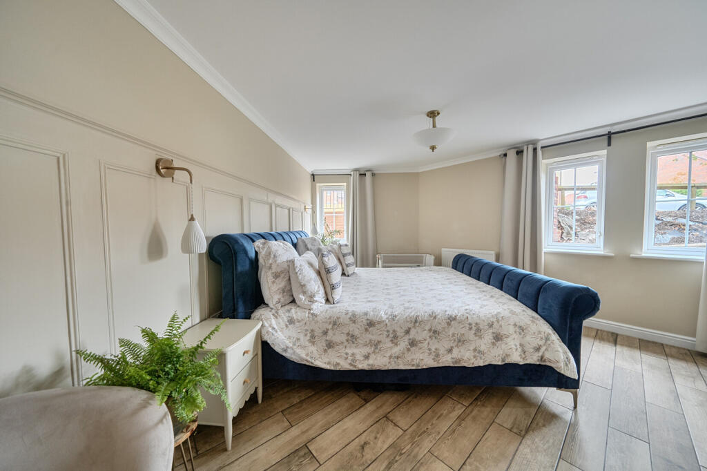 Apartment in Swindon, Woodshaw, Royal Wootton Bassett - More