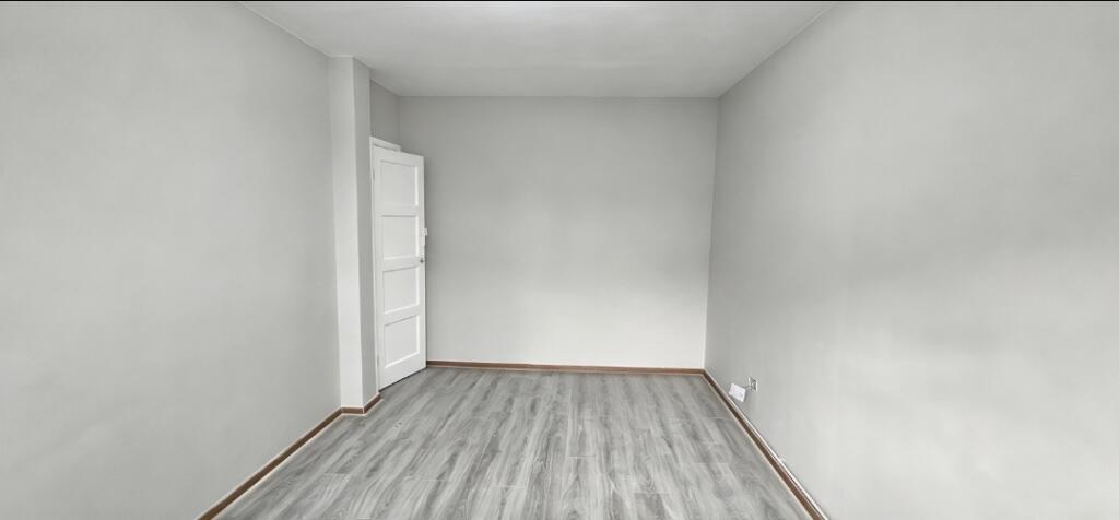 Apartment in Mitcham, Pollards Hill - More