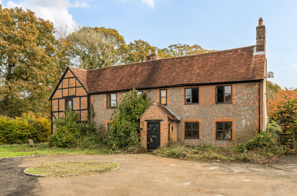 5-bed detached on Botley Road, Curbridge, Hampshire, SO30, £900,000