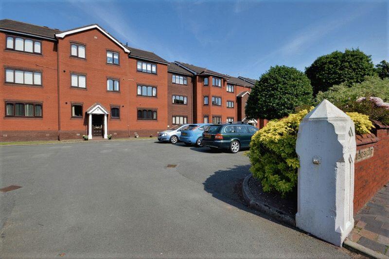 Main image of property: To Let - Park Avenue, Southport - Two Bedroom Duplex Apt