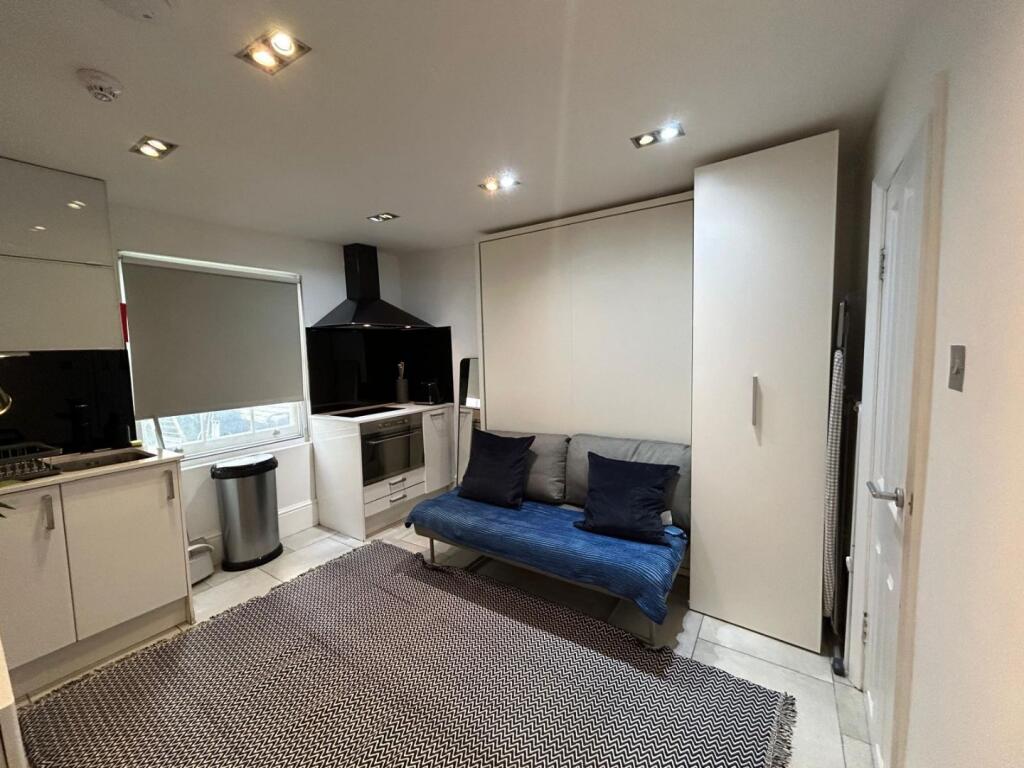 Studio flat for rent