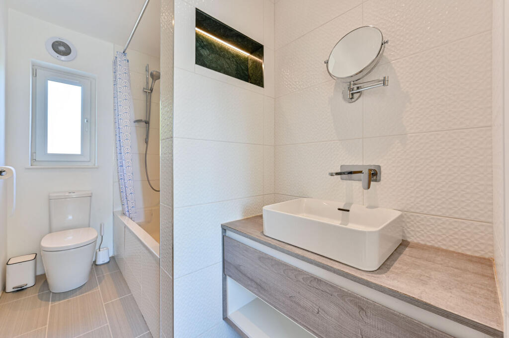 House in London - View 5