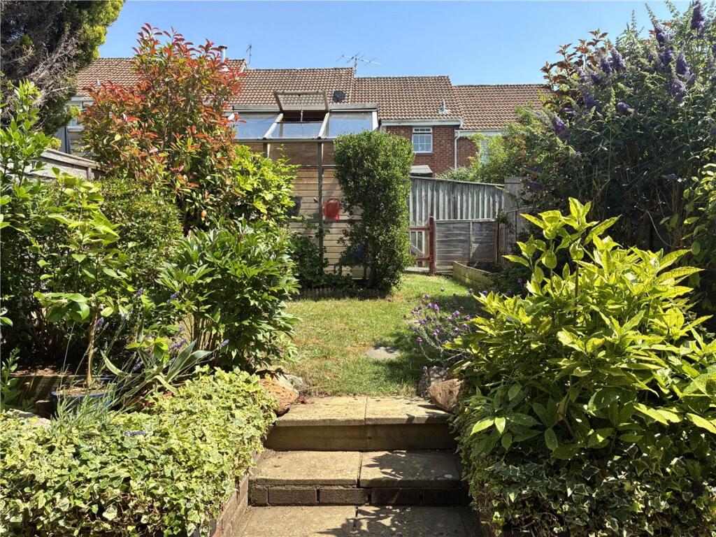 14, Macneice Drive, Marlborough, Wiltshire, SN8 photo 3