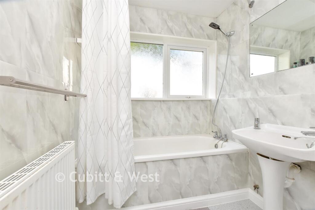 House in Croydon, Selsdon - More
