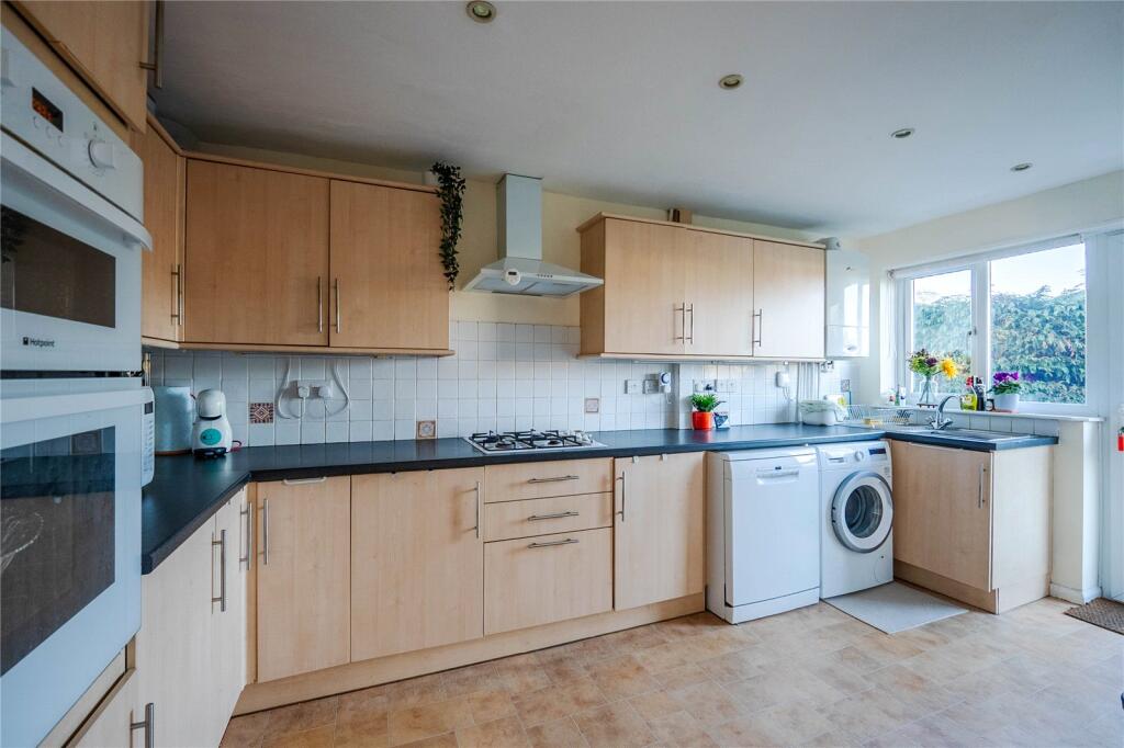 Hadrian Avenue, Dunstable, Bedfordshire, LU5 photo 3