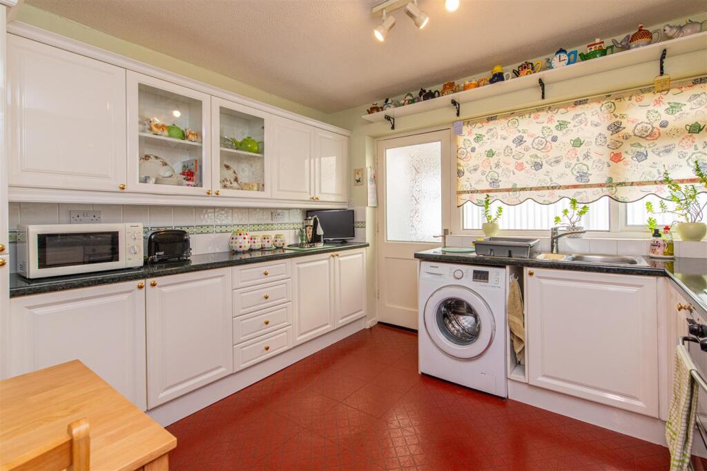 House in Northampton, Burton Latimer - More