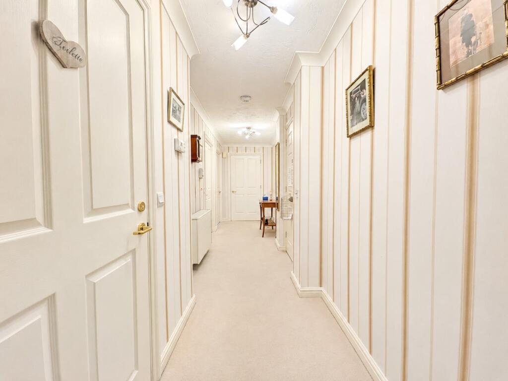 Apartment in Southend-on-Sea - View 4