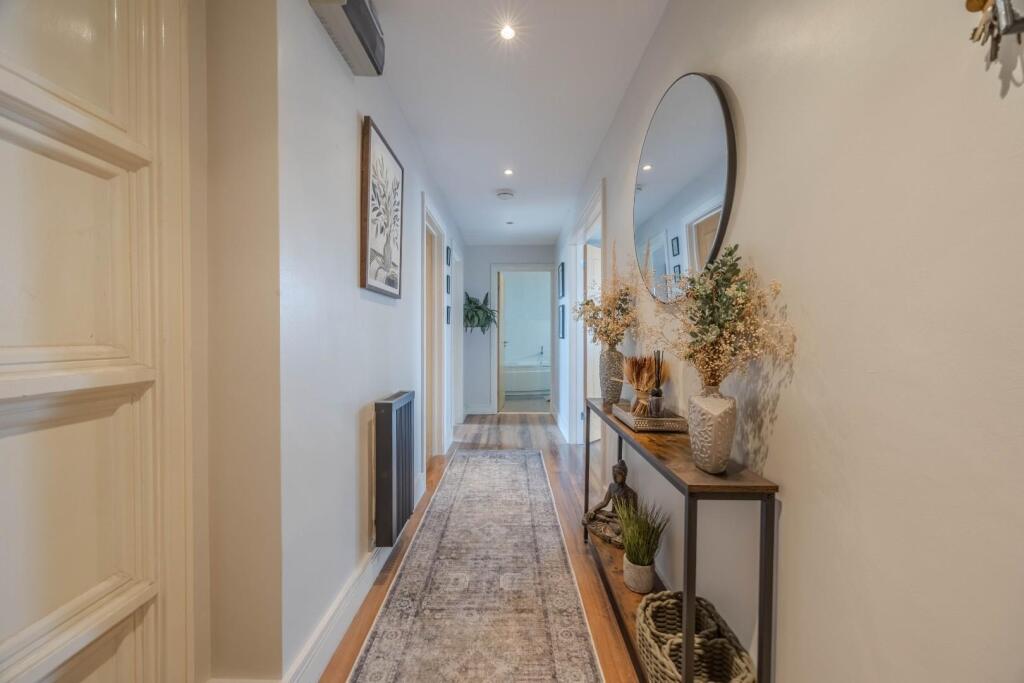 Apartment in Southend-on-Sea - View 4