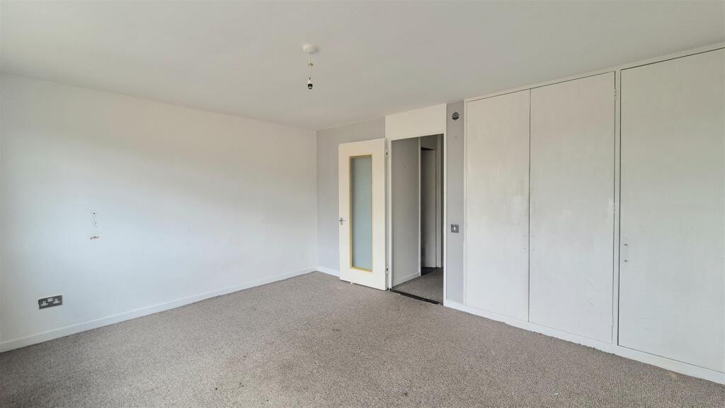 Apartment in Milton Keynes - View 4