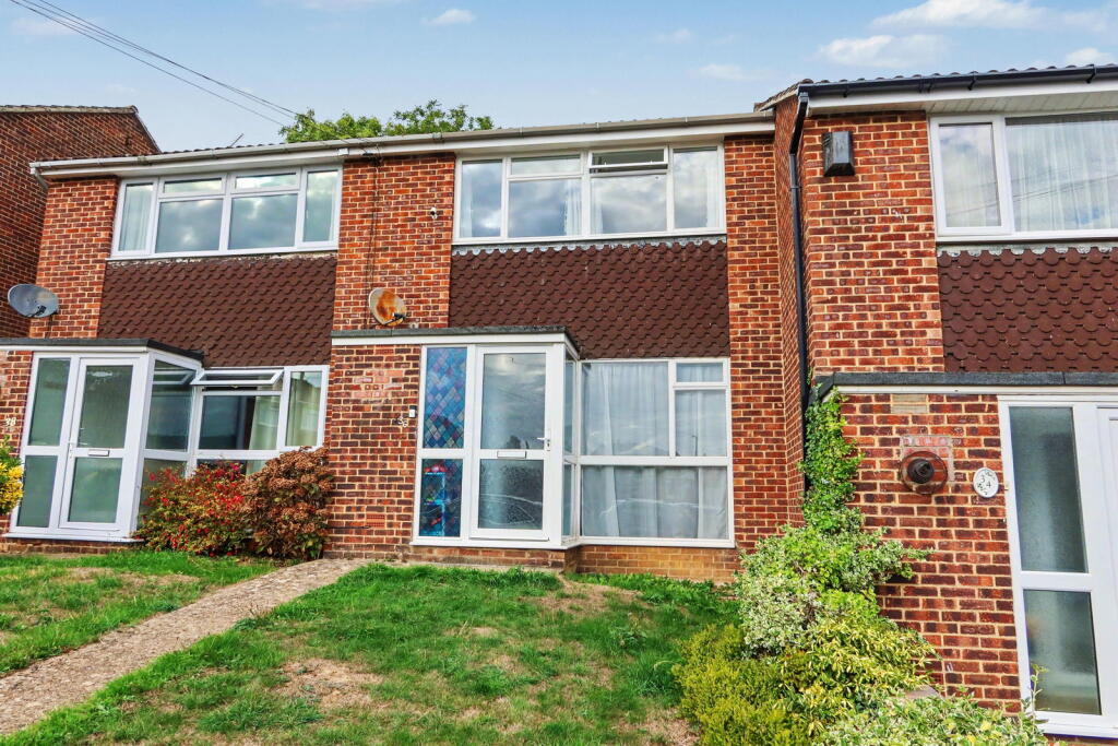 2-bed terraced on Daimler Avenue, Banbury OX16 1EB - No Onward Chain, £240,000