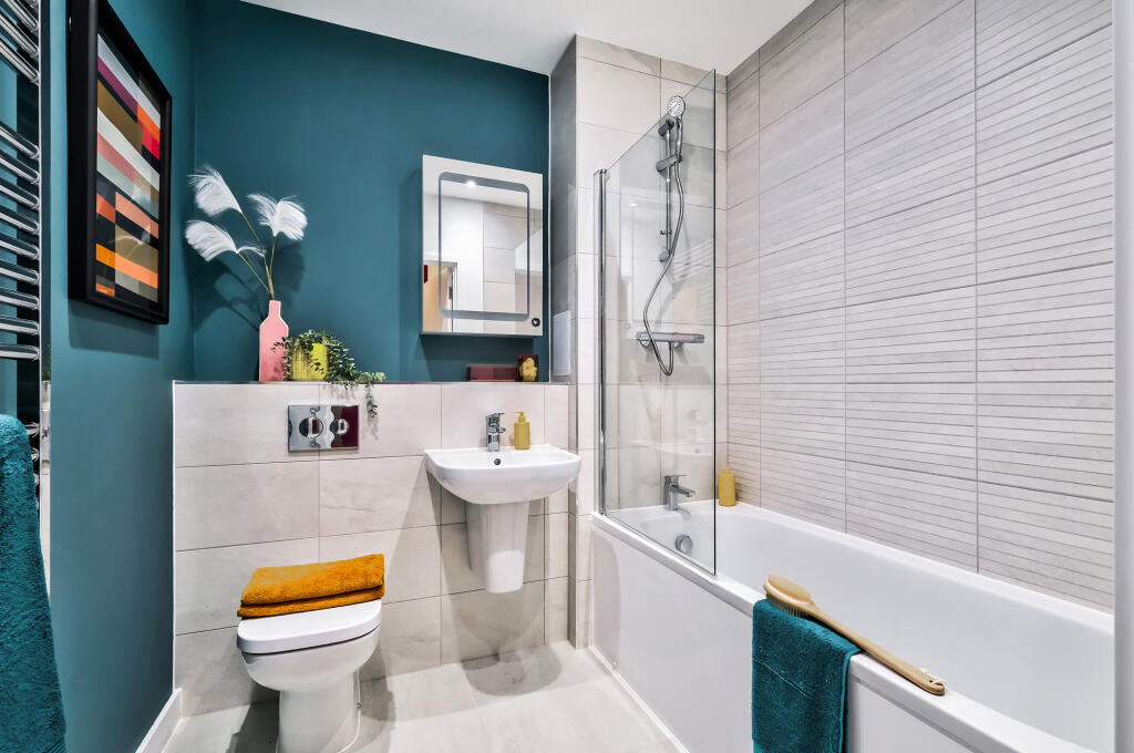 Apartment in Ilford - More