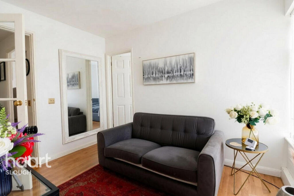 Apartment in Slough - View 3