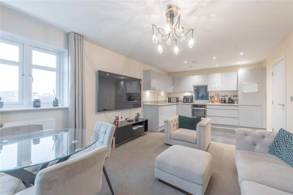 Apartment in Solihull, Dickens Heath - View 4