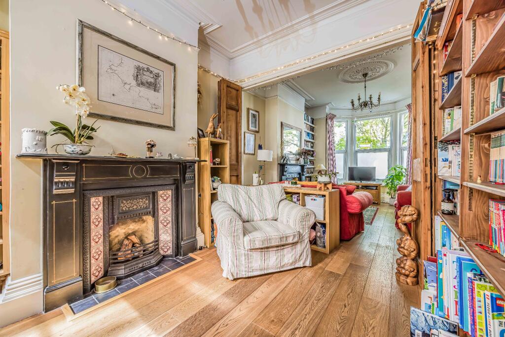 House in Portsmouth, Southsea - More