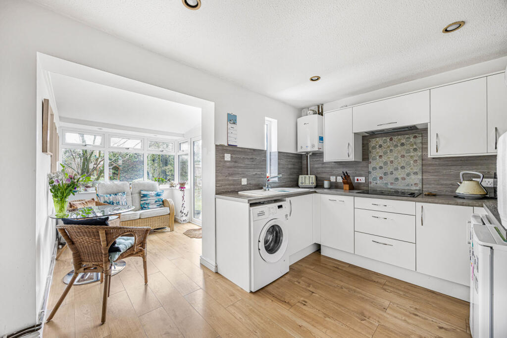 Rendcomb Drive, Cirencester, Gloucestershire, GL7 photo 2