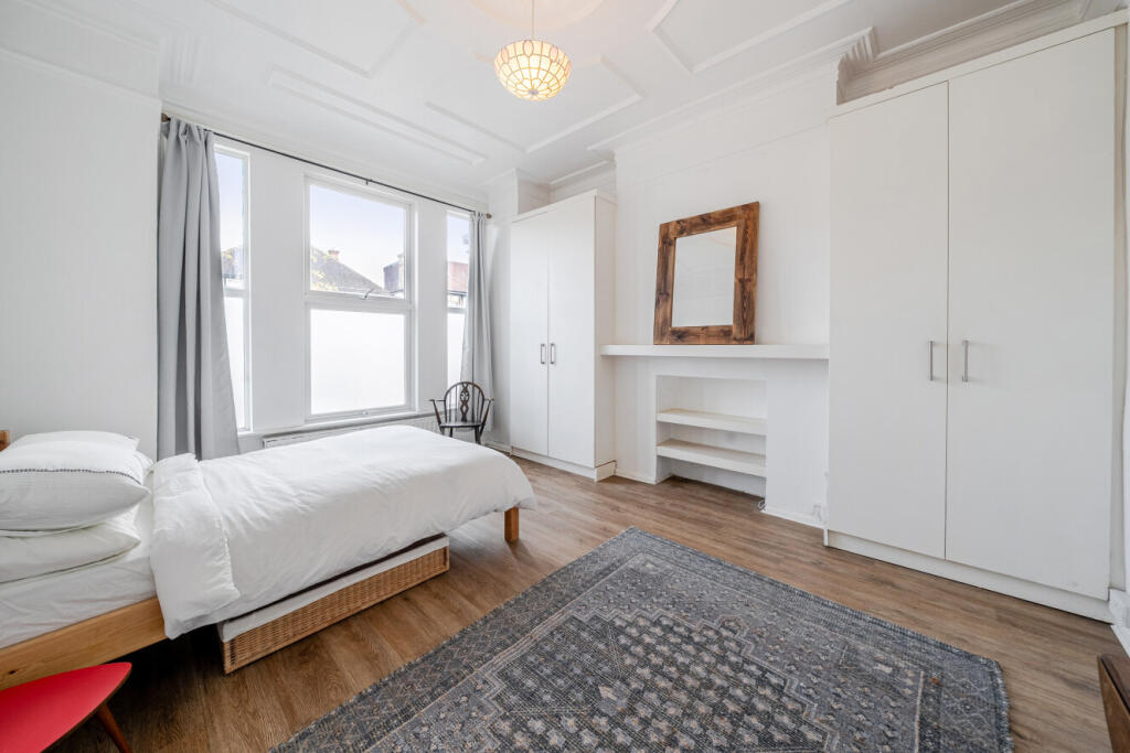 Apartment in London - View 4