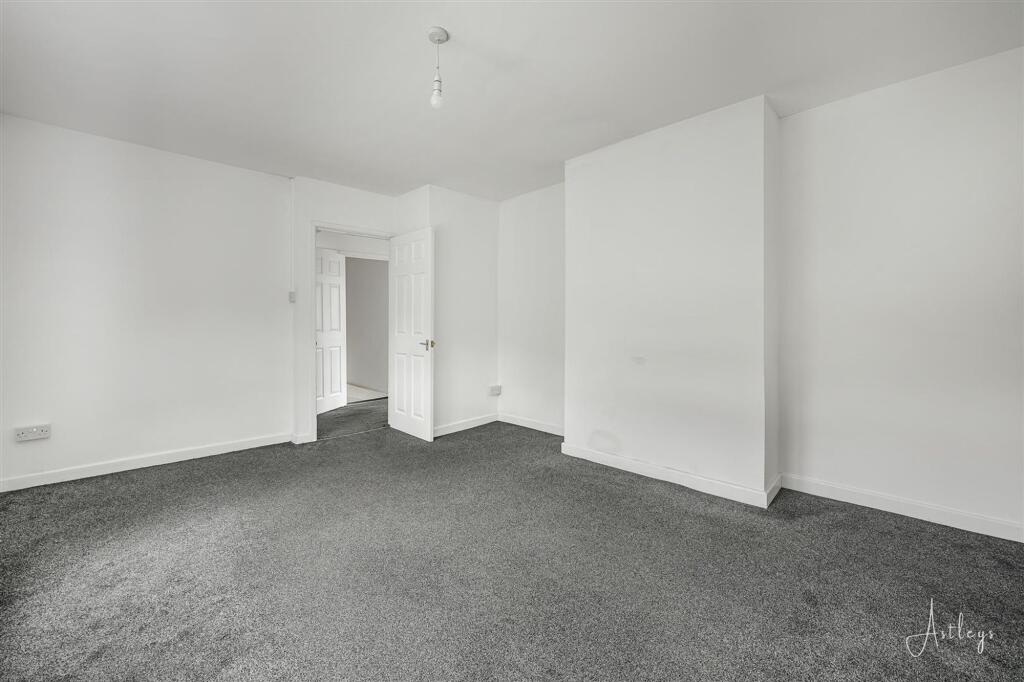 Meadow Road, Neath, SA11 photo 4