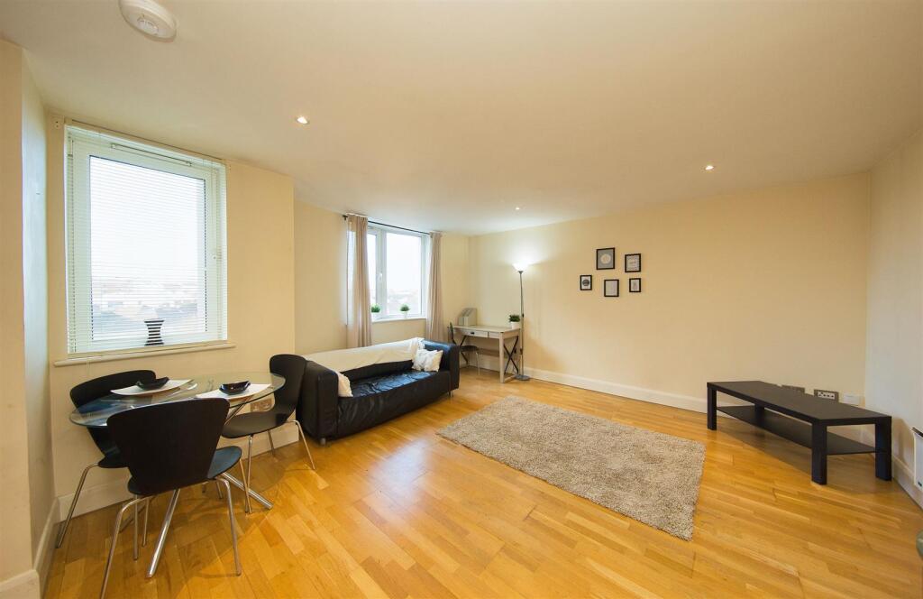 Apartment in Cardiff - View 5