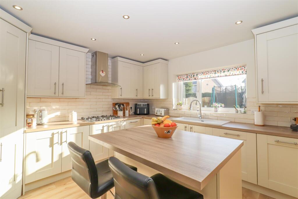 House in Wakefield, Paleside, Gawthorpe - View 3