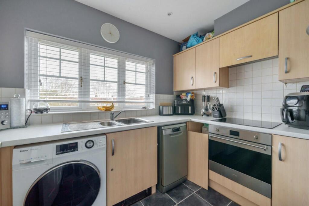 Apartment in Hart, Elvetham Heath - View 5